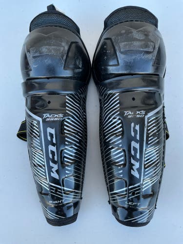 Youth CCM Tacks 9550 Shin Pads 10" (Used)