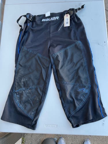 Black Junior Medium Bauer XR3 Inline Pants (Used)
