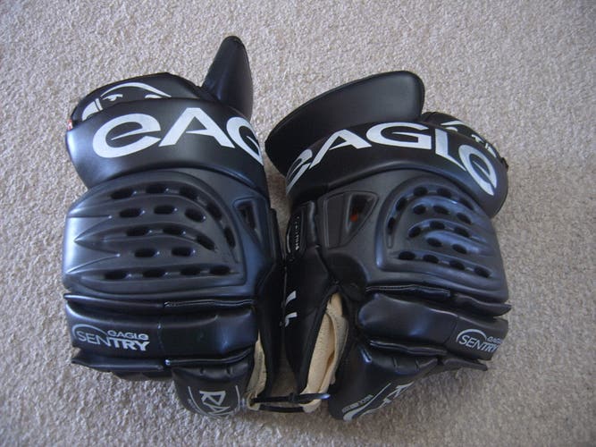 Excellent Condition Rare Eagle Sentry Hockey Gloves sz 15" Black/White