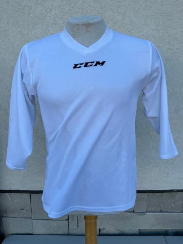 White Small / Medium Boys CCM QuickLite Jersey (Used)
