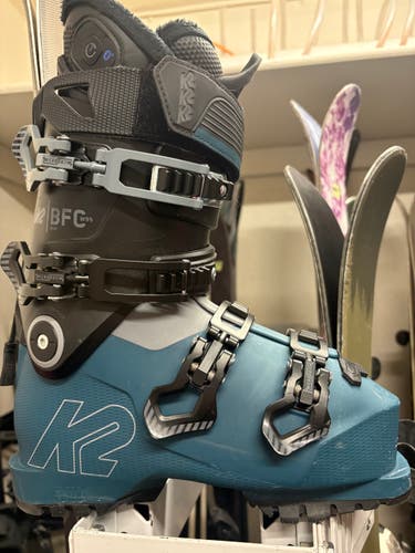 23.5 Women's K2 All Mountain BFC Ski Boots 95 Flex (Used - Like New)