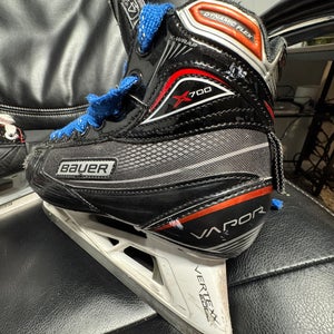 2017 Bauer Vapor X700 Hockey Goalie Skates Extra Wide Width Size 4.5 (Used)