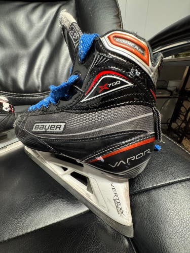 2017 Bauer Vapor X700 Hockey Goalie Skates Extra Wide Width Size 4.5 (Used)