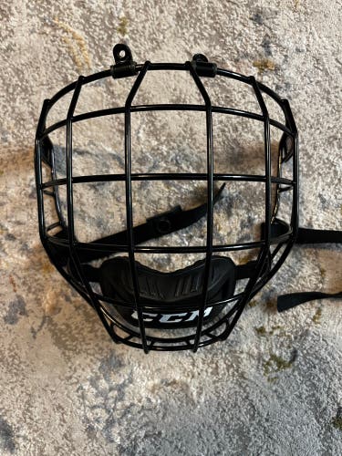 Medium  CCM FM580 Full Cage (Used)