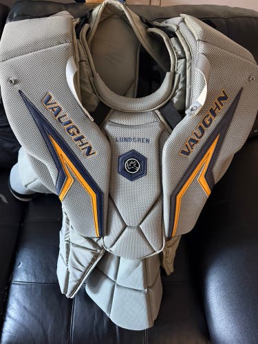 Vaughn SLR Goalie Chest Protector (Used)