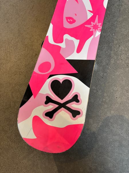 ride canvas snowboard Burnout 2026 152 which results in a freestyle twin that is light in weight and heavy on style. Ride Psychocandy Snowboard Black White