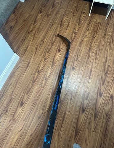 Senior Bauer Pulse Right Handed Hockey Stick P92M 95 Flex Pro Stock (New) (ADV Build)