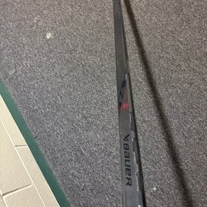Senior Bauer Vapor Hyperlite 2 Left Hand Hockey Stick P28 87 Flex (Used)