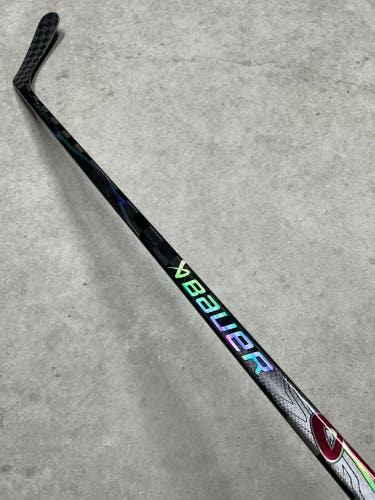 82 Flex P92 Senior Bauer Vapor Flylite Right Hand Hockey Stick Pro Stock (New)