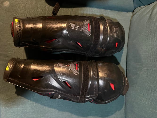 Intermediate Bauer Vapor 3X 14" Shin Pads (Used)