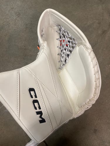 CCM Axis 2.9 Senior Goalie Glove