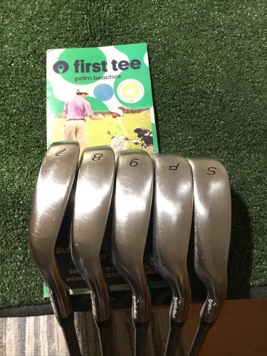Taylormade Ladies Miscela Irons Set (7-PW-SW) Ultralite Graphite Shafts
