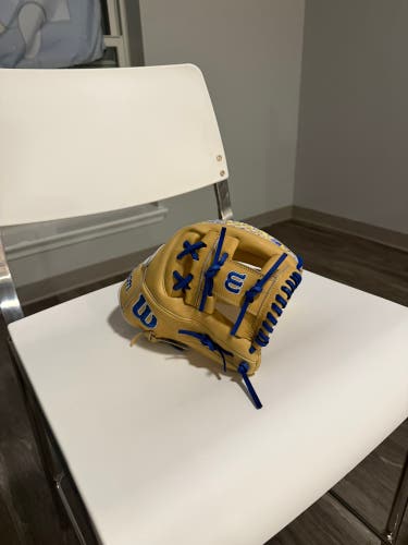 2025 Bobby Witt Jr. Wilson A2000 RH Infield Baseball Glove 11.75" (NWOT)