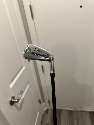 Men's Titleist U500 4 iron Right Handed Stiff Flex Graphite Shaft (Used)