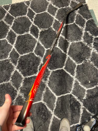 Senior Bauer Vapor Flylite Right Handed Hockey Stick P92 87 Flex (New)