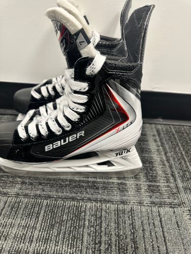 2025 Bauer Vapor XLTX Hockey Skates Regular Width 7 (New)