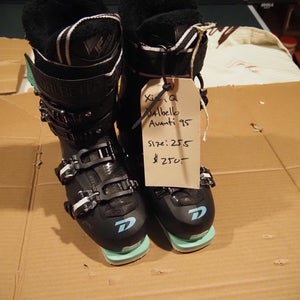 Mondo 25 & 25.5 Women's Dalbello All Mountain Avanti W 95Ski Boots Medium Flex (New)