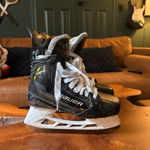 2022 Bauer Supreme M5 Pro Hockey Skates Size 7 Fit 2 (Used)