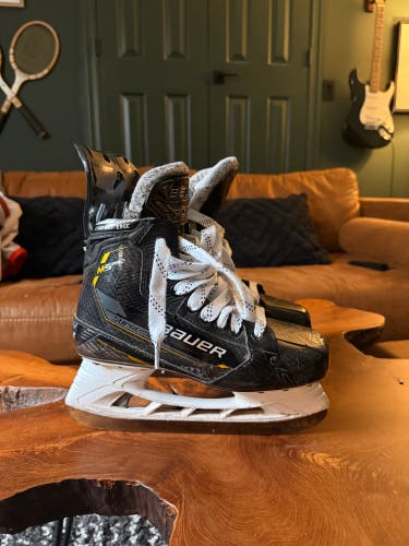 2022 Bauer Supreme M5 Pro Hockey Skates Size 7 Fit 2 (Used)