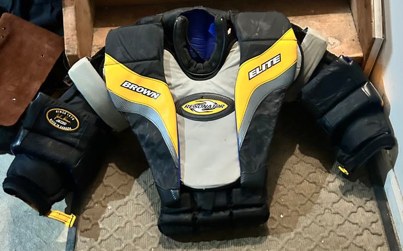 Large 2018 Pro Spec 870 - removed Goalie Chest Protector Pro Stock (Used)