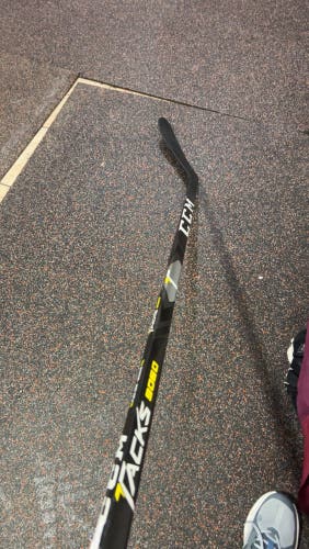 Intermediate CCM Tacks 9060 Left Hand Hockey Stick P28 55 Flex (New)