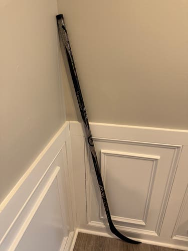 Senior Bauer Proto2 Right Handed Hockey Stick P 28 (New) 70 flex black