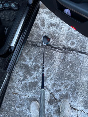 Men's TaylorMade SIM2 Max Right Handed Driver Stiff Flex 9 Loft (Used)