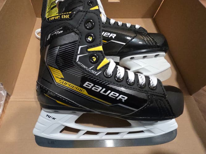 2024 Bauer Supreme Ignite Pro + youth ice hockey skates
