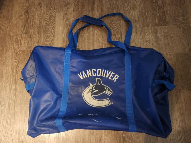 Vancouver Canucks Pro Stock Return Game Used Hockey Equipment Bag 4ORTE