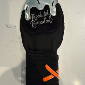 ABSOLUTELY RIDICULOUS Molten Metal Ice Cream Sliding Mitt