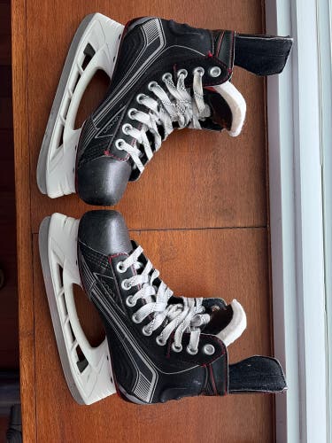 Bauer Vapor X500 Hockey Skates Regular Width Size 4.5 (Used)