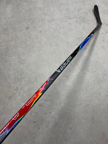 77 Flex P28 Senior Bauer Vapor Flylite Left Hand Hockey Stick (Used) Pro Stock