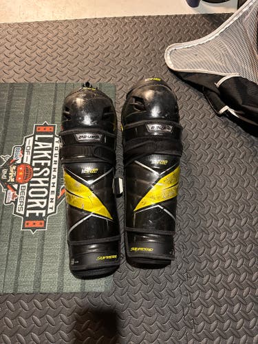 Bauer Supreme Ultrasonic 16" Shin Pads