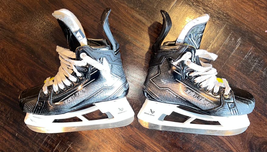 2024 Bauer Supreme M50 Pro Hockey Skates Extra Wide Width Size 3 (Used)