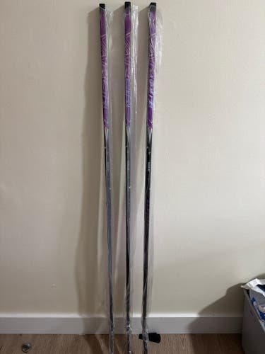 Intermediate Bauer Vapor Flylite Left Hand Hockey Stick P28M 55 Flex (New)