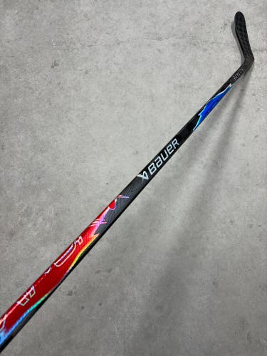 77 Flex P28 Senior Bauer Vapor Flylite Left Hand Hockey Stick (Used) Pro Stock