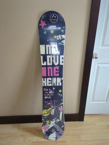 The Altitude Sabrina Royal RC 143cm camber snowboard