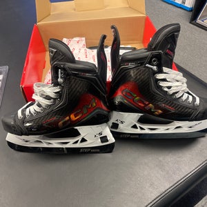2025 CCM JetSpeed FT8 Pro Hockey Skates Regular Width 6.5 (Used) + 255 Black Step Steel