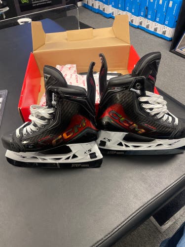 2025 CCM JetSpeed FT8 Pro Hockey Skates Regular Width 6.5 (Used) + 255 Black Step Steel