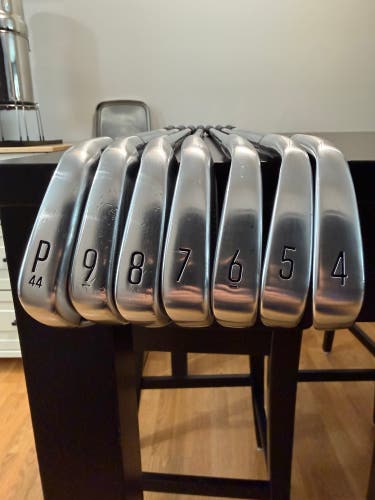 Titleist T150 2023 RH Iron Set 4-PW, DG 120 X100 +1/2”