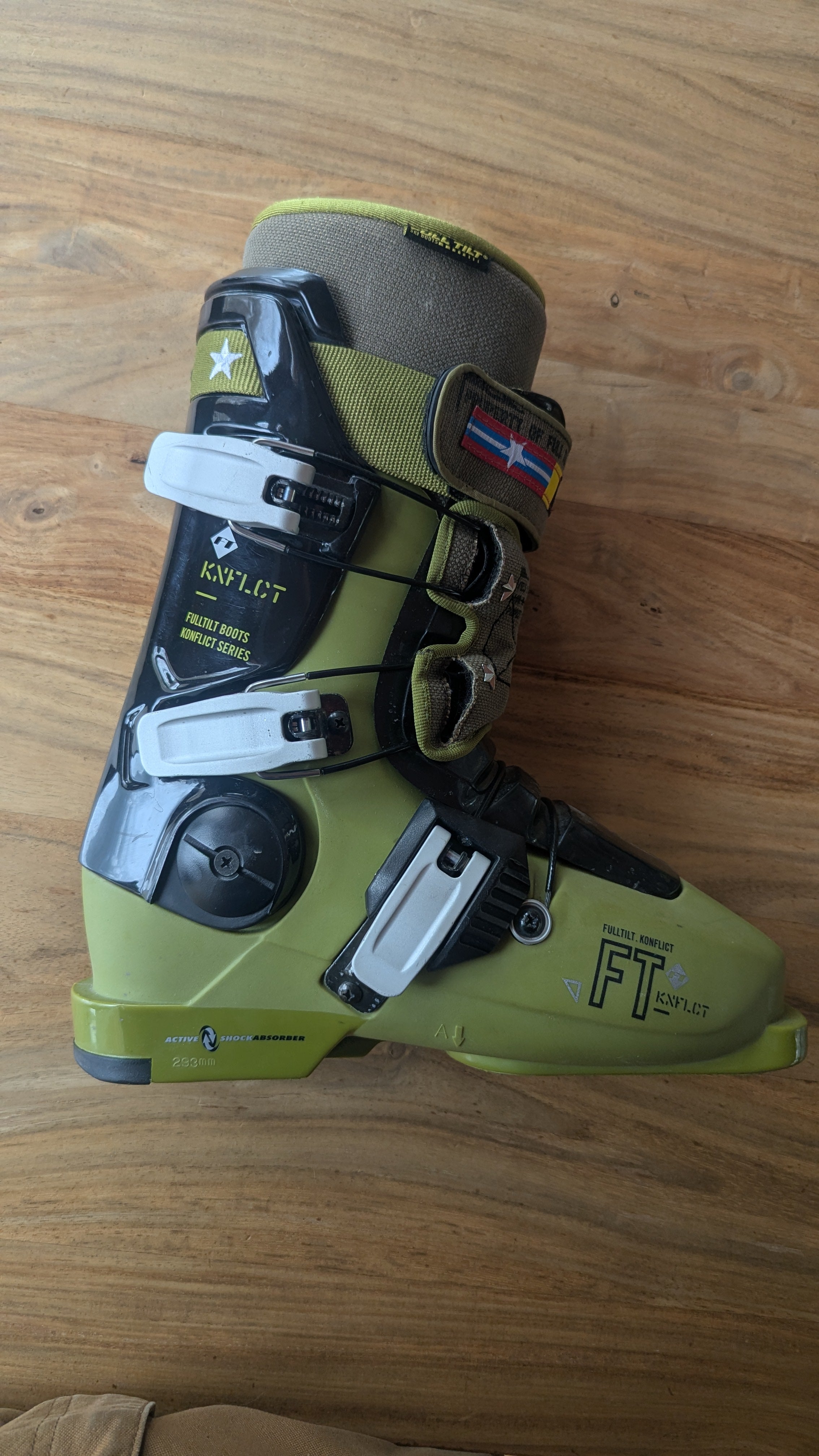 BRAND NEW!! K2 Revolve KF (pro model) Ski Boots (sz 25.5) - never