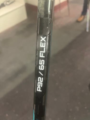 Intermediate Bauer Pulse Right Handed Hockey Stick P92 65 Flex Pro Stock (Used)