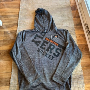 Men's Large Majestic Sweatshirt (Used)