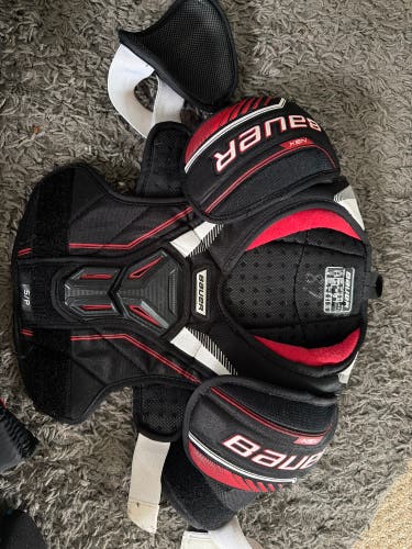 Men's Small Junior Bauer NSX Shoulder Pads (Used)