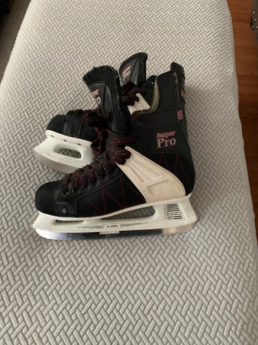 CCM Hockey Skates Regular Width 10 (Used)