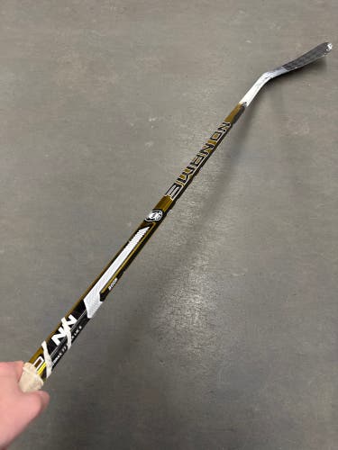 Senior No Name Hockey Hockey Stick Right Handed 77 Flex (Used)