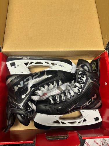 CCM Tacks XF Pro, Size 5.5, Regular Width LIKE NEW MINT