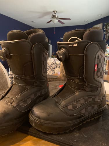 Men's Size M 11.0 (W 12.0) Vans Aura OG Snowboard Boots Stiff Flex All Mountain (Used)