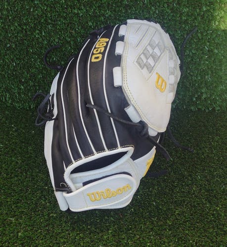 2025 Wilson RH Outfield A950 Softball Glove 12.5" (Used)