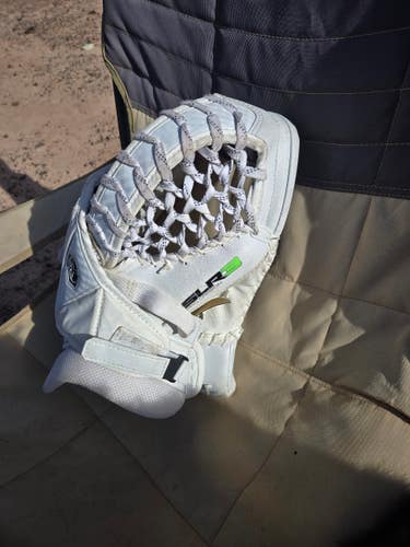 Used Senior Vaughn SLR3 Pro Carbon Goalie Glove